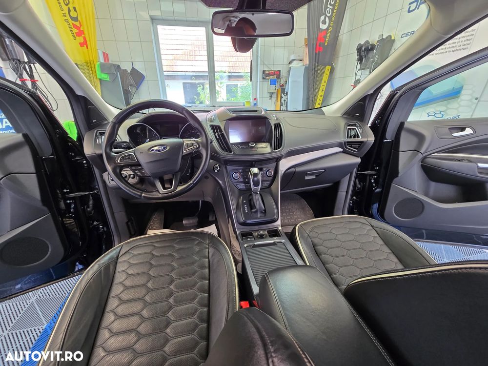 Ford Kuga 2.0 TDCi 4WD Powershift Vignale - 17