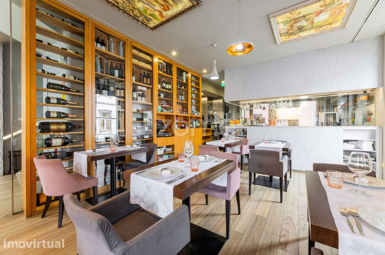 Trespasse de Restaurante e Habitação T3 Duplex na Sé em Braga - Grande imagem: 4/51