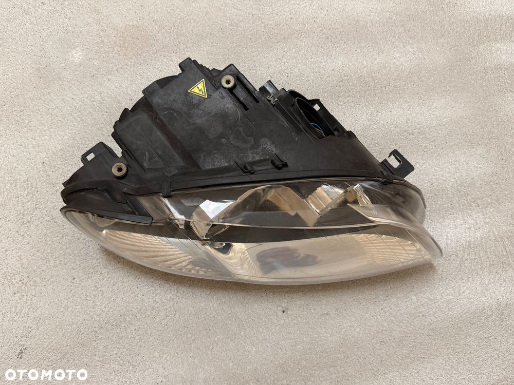 Lampa prawa Audi A4 b7 bi-xenon skrętny - oryginał - idealna - 3