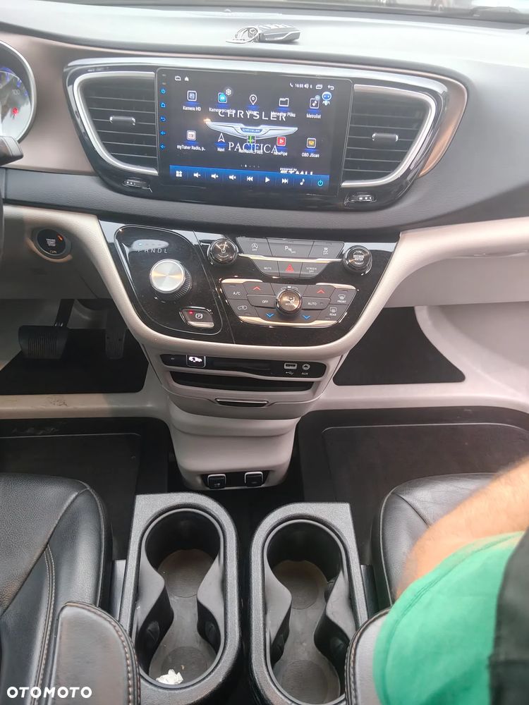 Chrysler Pacifica - 21