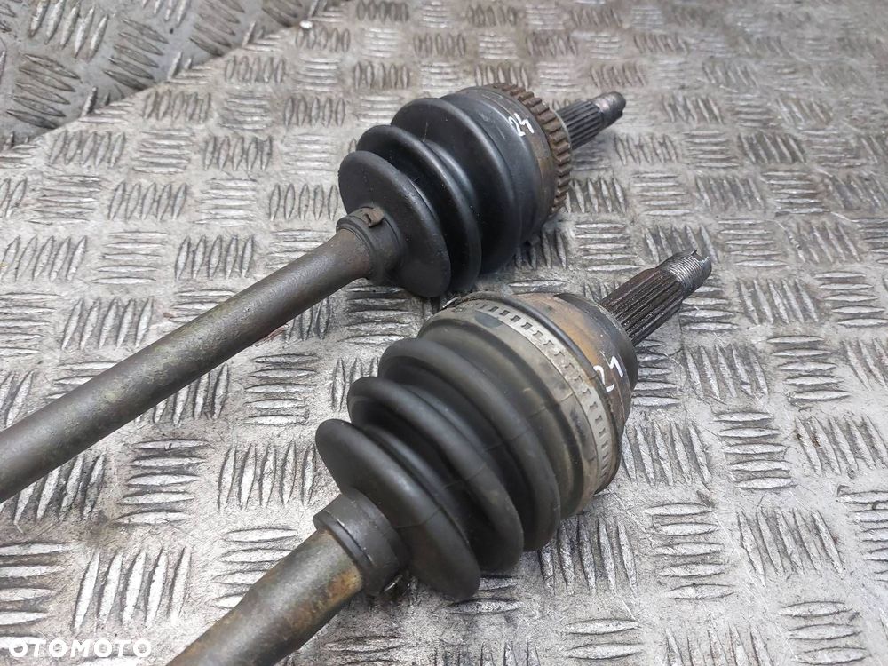 PÓŁOŚ LEWY PRZÓD + PRAWY PRZÓD KIA RIO I LIFT 1.3 8V - 3