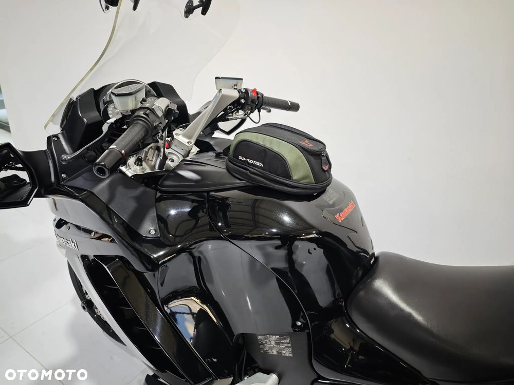 Kawasaki GTR - 25