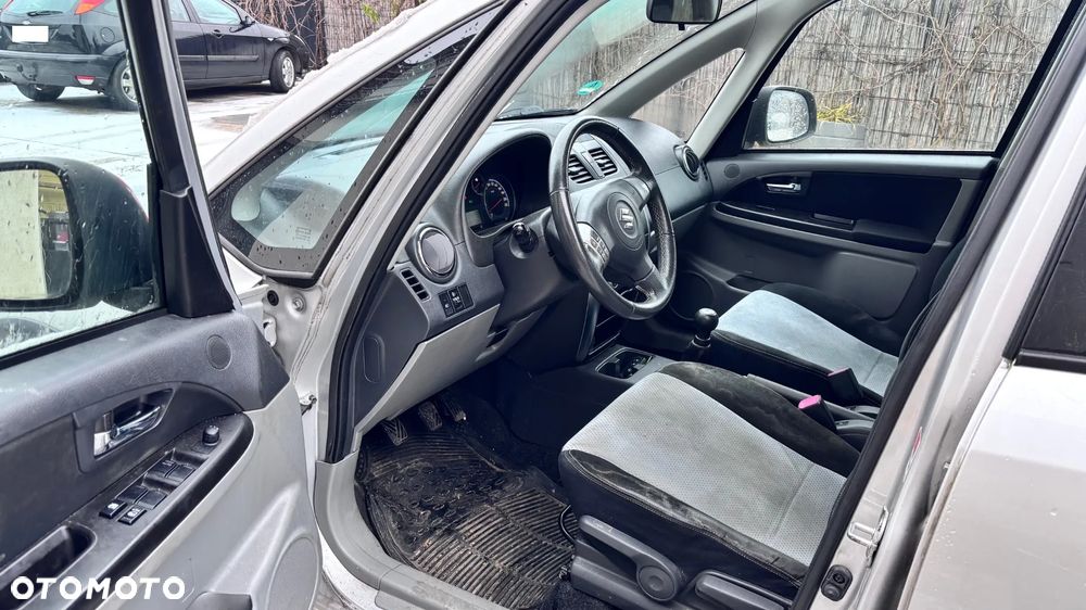 Suzuki SX4 1.6 VVT 4x2 Comfort - 17