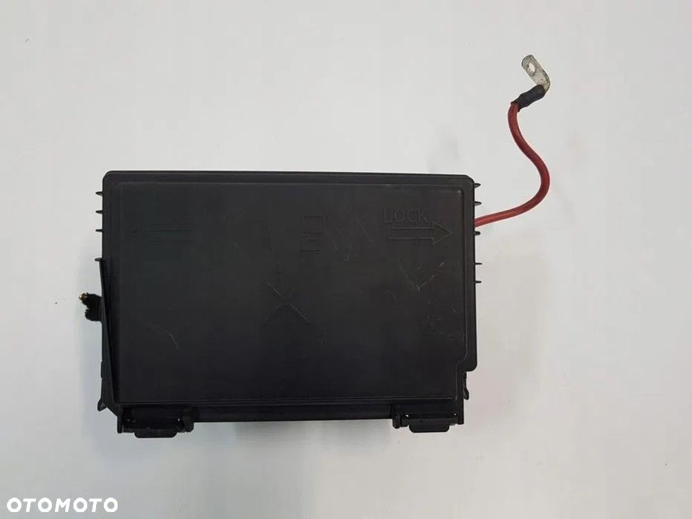 SKRZYNKA BEZPIECZNIKÓW KLEMA OPEL CORSA D 13252913 - 2