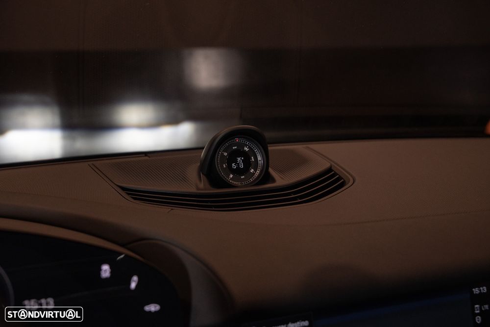 Porsche Taycan Cross Turismo 4 - 16