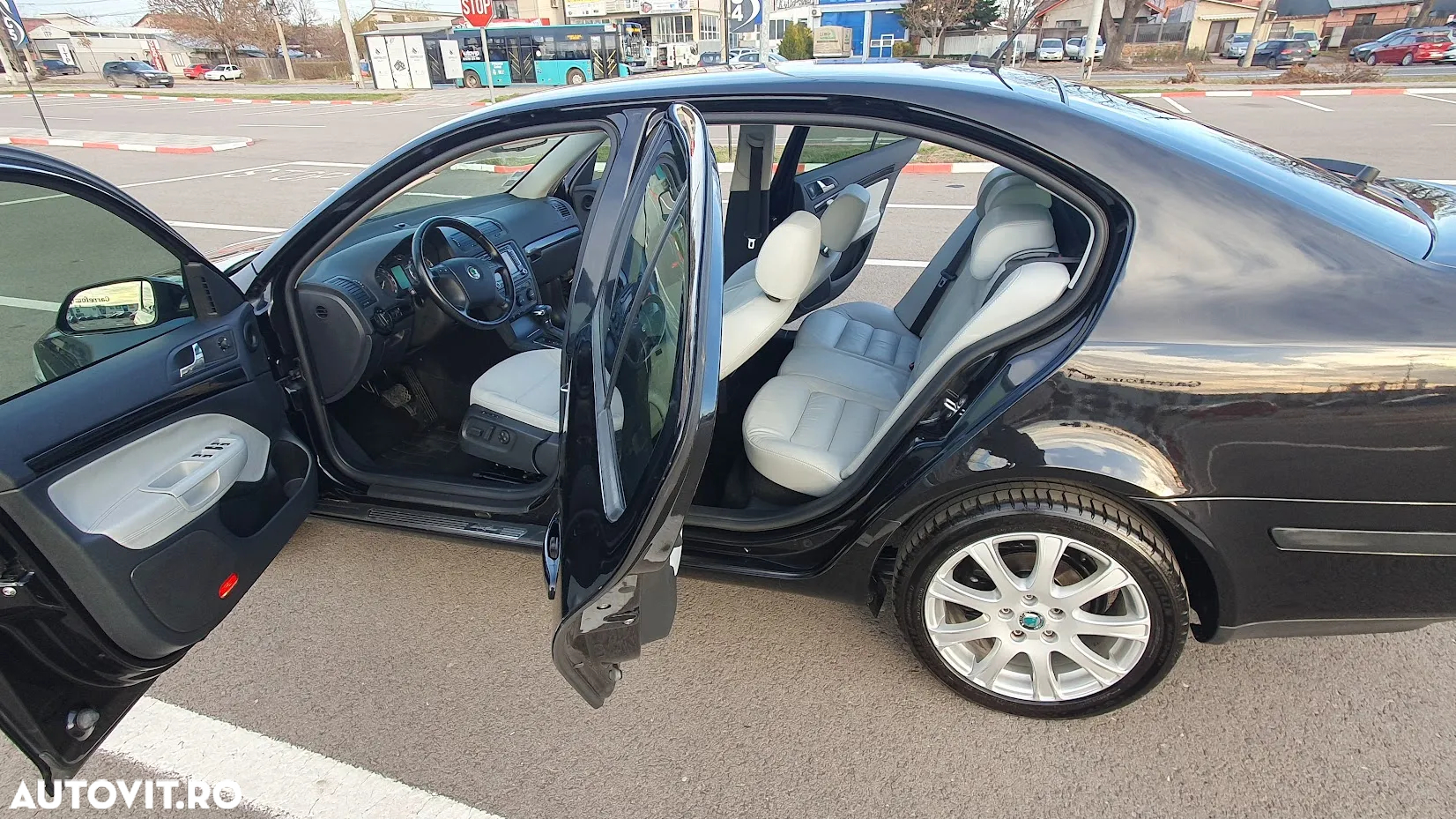 Skoda Octavia 2.0 TDI DSG Laurin & Klement - 28