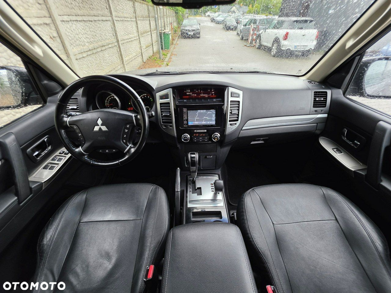 Mitsubishi Pajero - 13