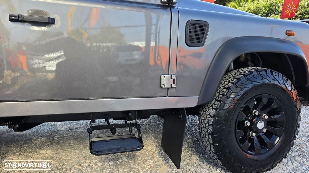 Land Rover Defender 90 SW 2.2 CRD E - 16