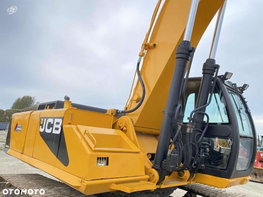 JCB JS 330 LC - 12