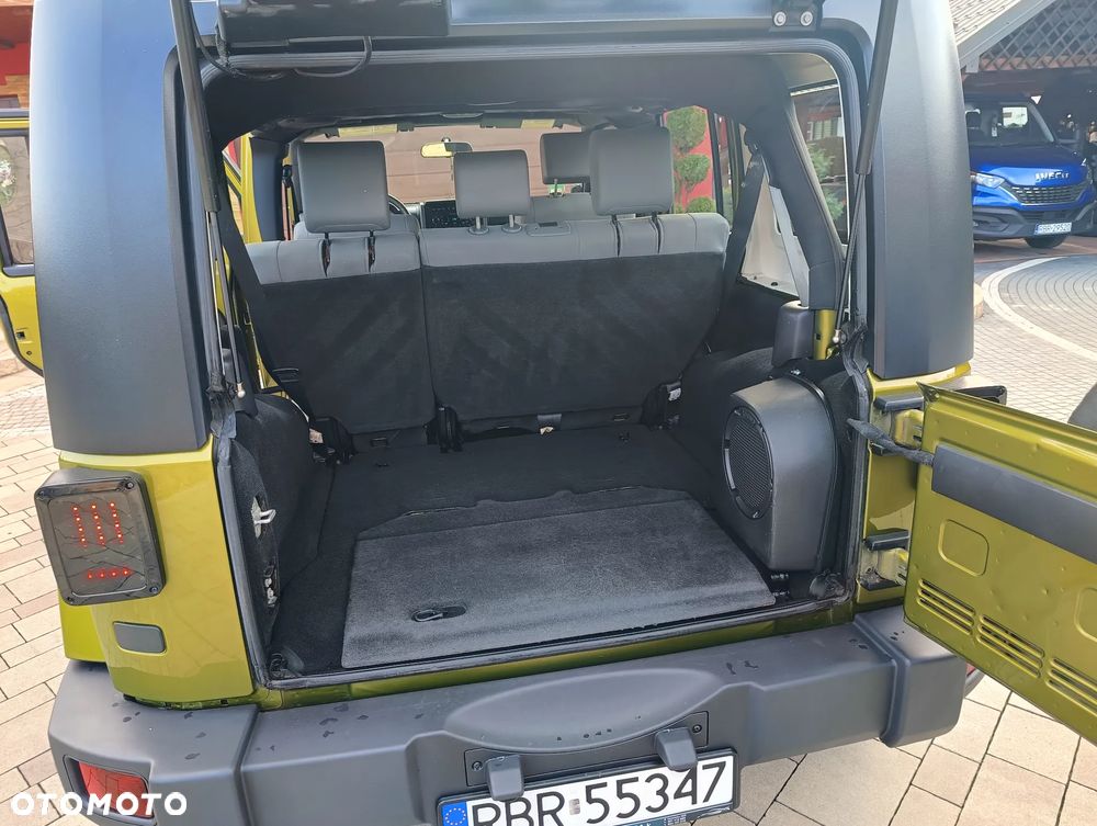 Jeep Wrangler Unlimited 3.8 Automatik Sahara - 33