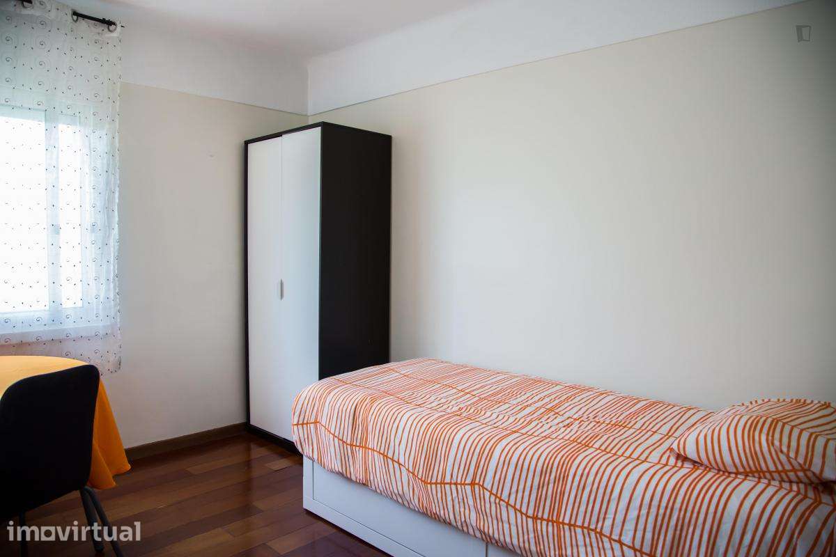 Quarto - localizado em Carnide Lisbon - Grande imagem: 3/22