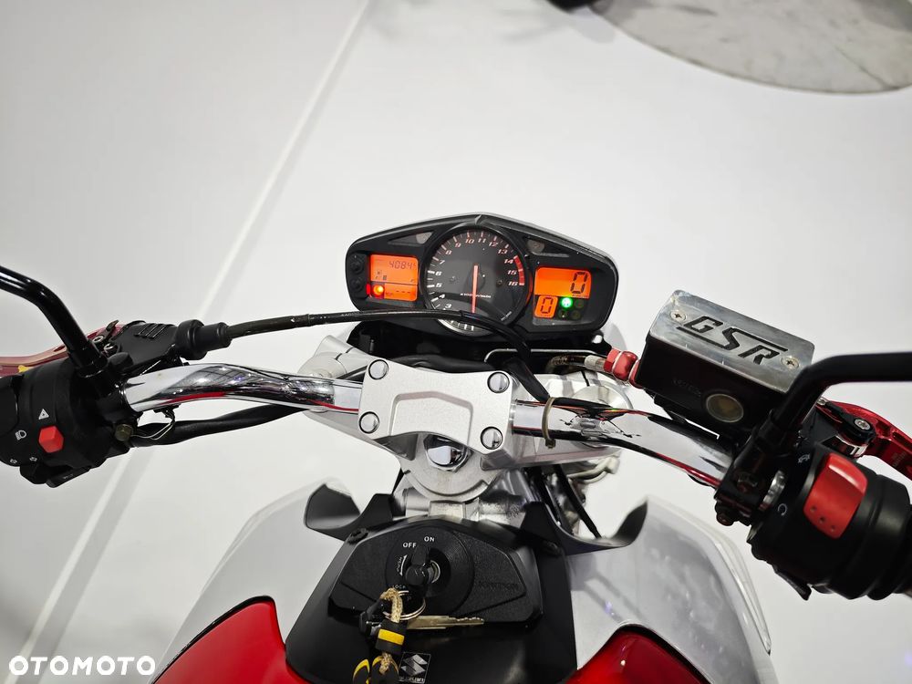 Suzuki GSR - 5