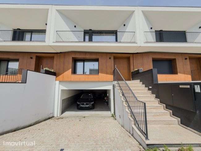 Moradia T3 Seminova em, Braga | Acabamentos de Luxo com Jardim - Grande imagem: 3/20