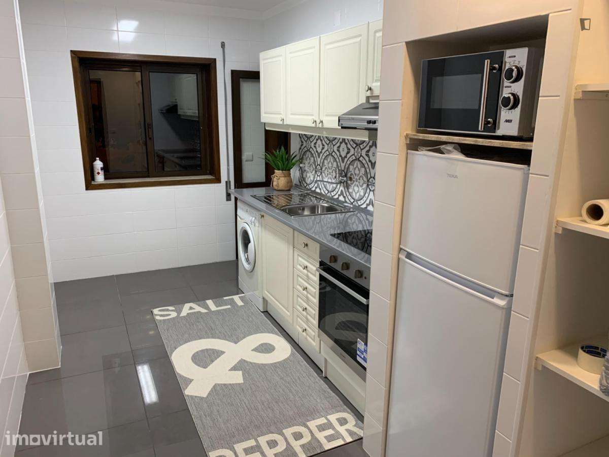 Quarto - localizado em Paranhos Porto - Grande imagem: 2/13