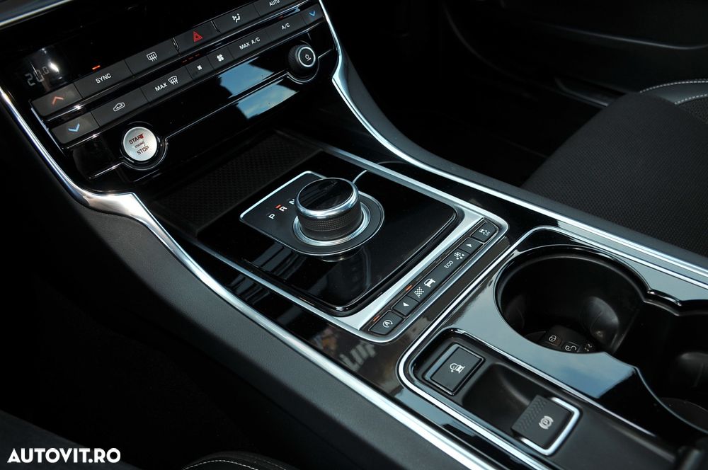 Jaguar XE 20d AWD Aut. R-Sport - 23