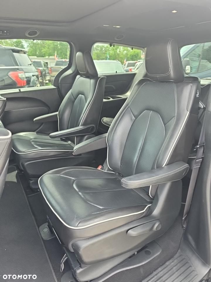 Chrysler Pacifica - 9
