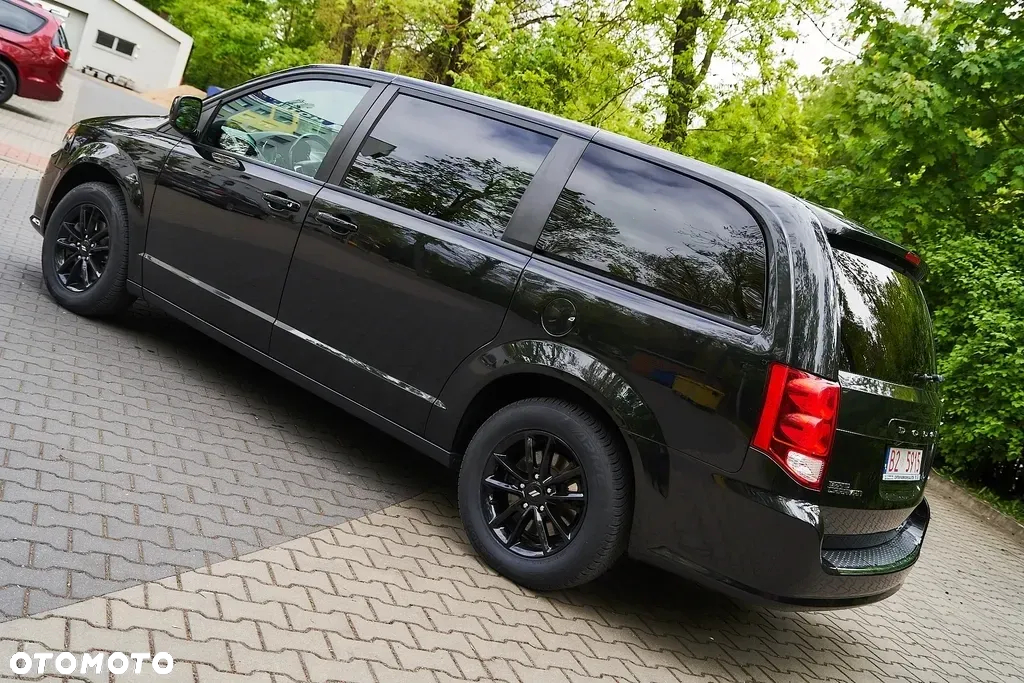 Dodge Caravan - 30