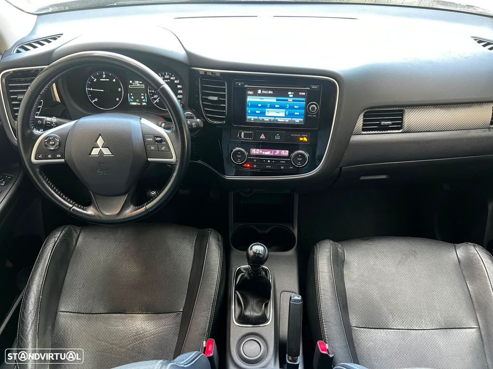 Mitsubishi Outlander 2.2 DI-D Intense+ - 23