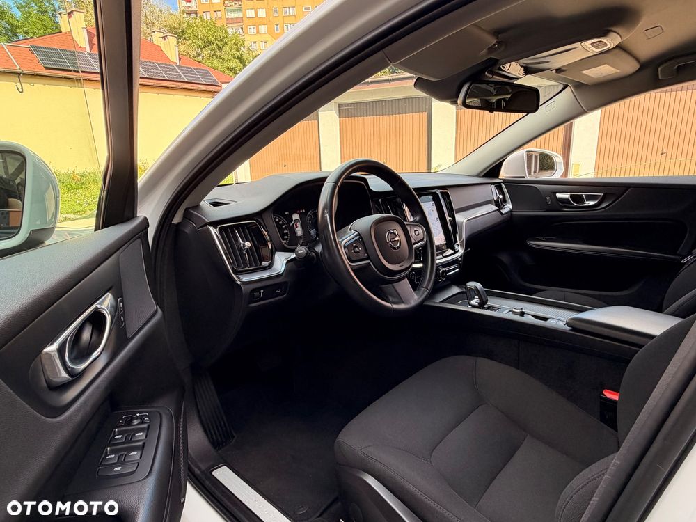 Volvo V60 B3 B DKG Momentum Pro - 8