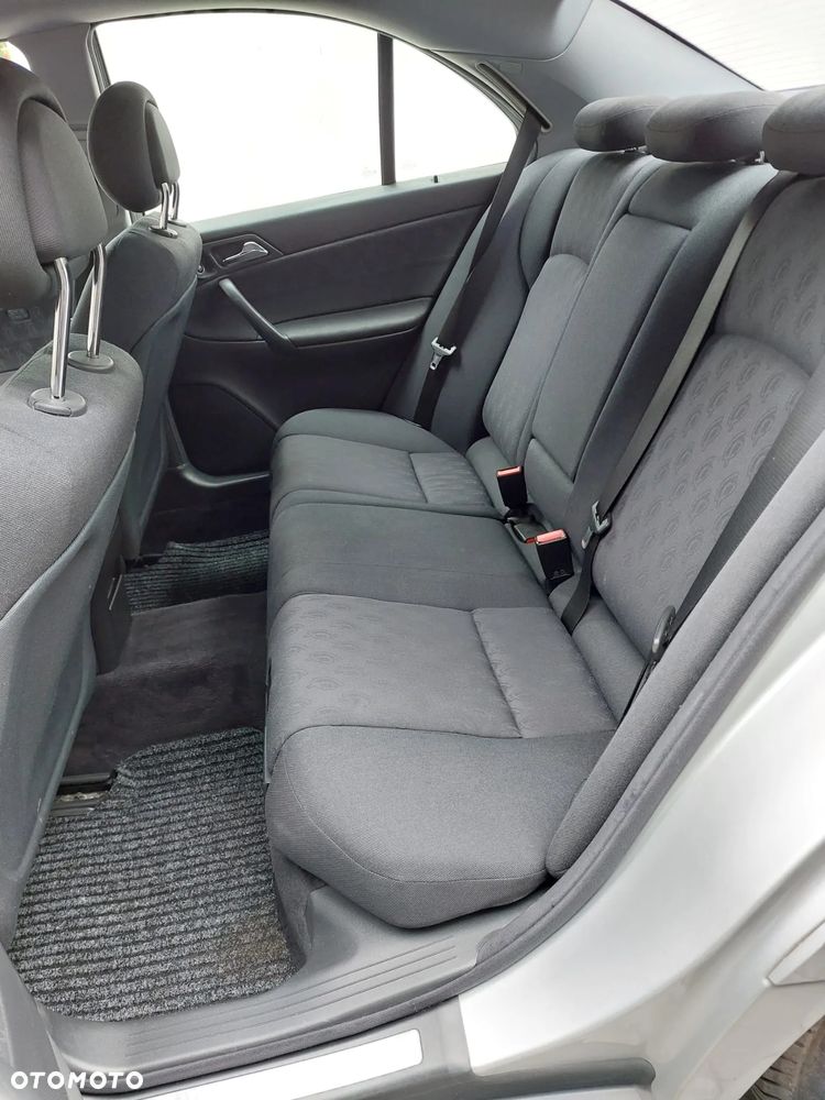 Mercedes-Benz Klasa C 180 T Kompressor Classic - 10