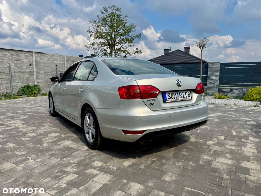 Volkswagen Jetta - 5
