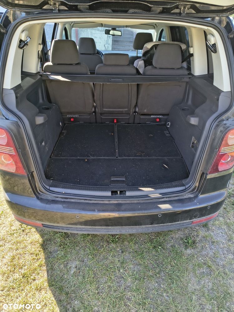 Volkswagen Touran - 8