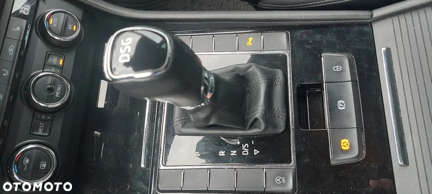 Skoda Superb Combi 2.0 TDI DSG Ambition - 20