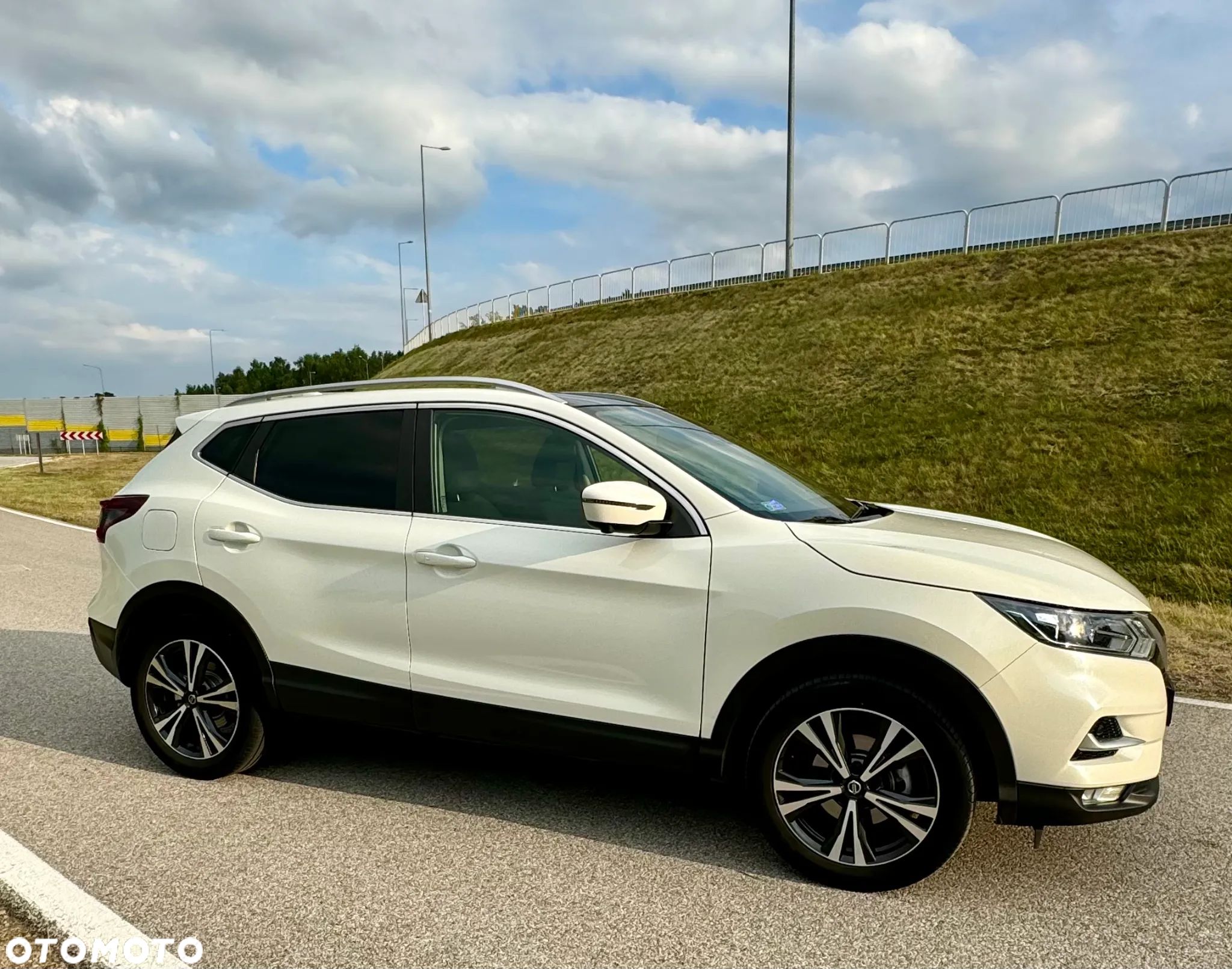 Nissan Qashqai 1.3 DIG-T N-Connecta DCT - 1