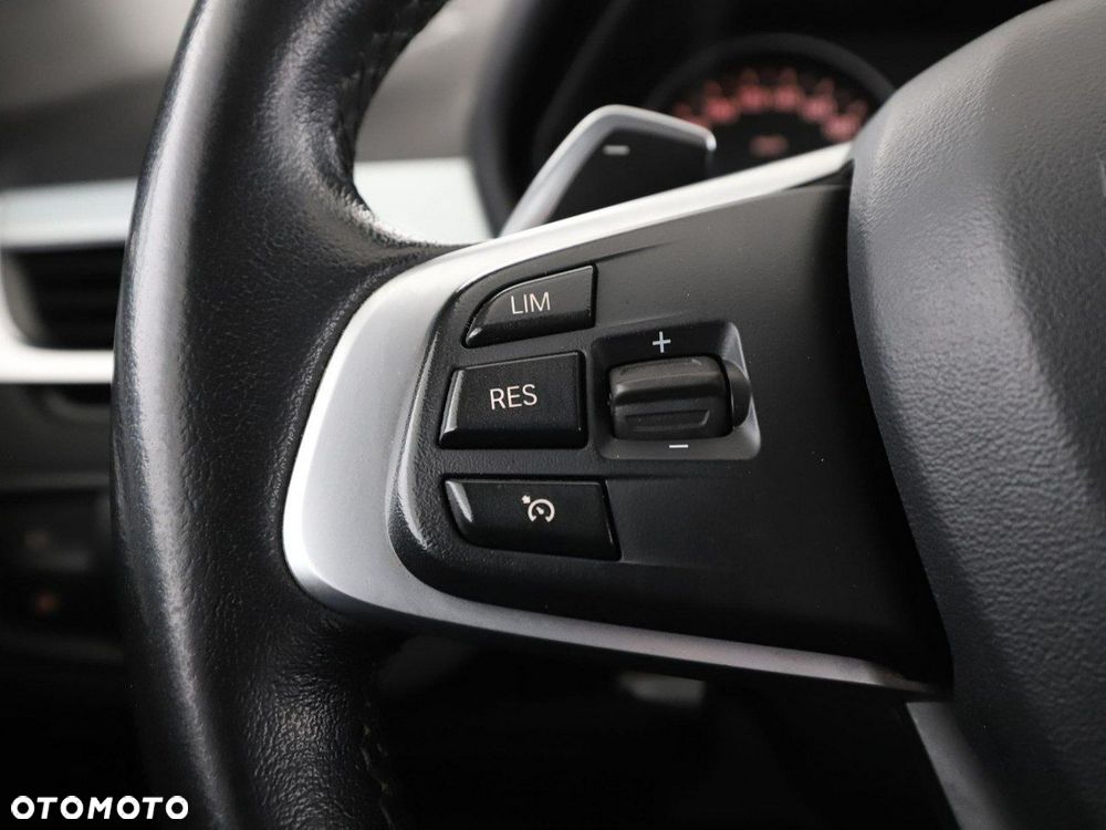 BMW X1 sDrive18d xLine - 32