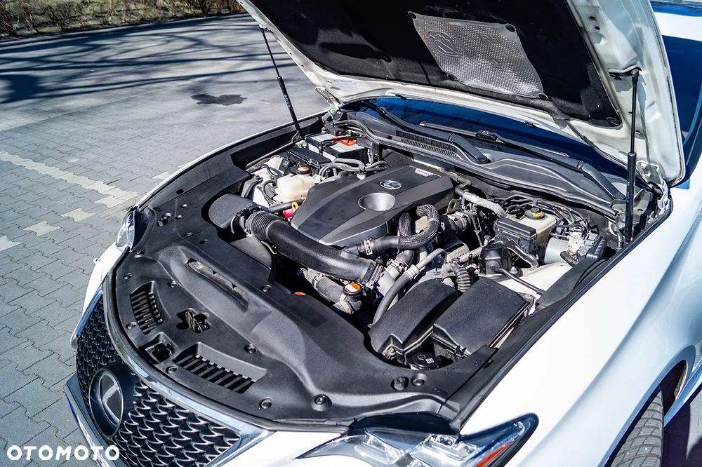 Lexus RC 200t / 300 F Sport - 30