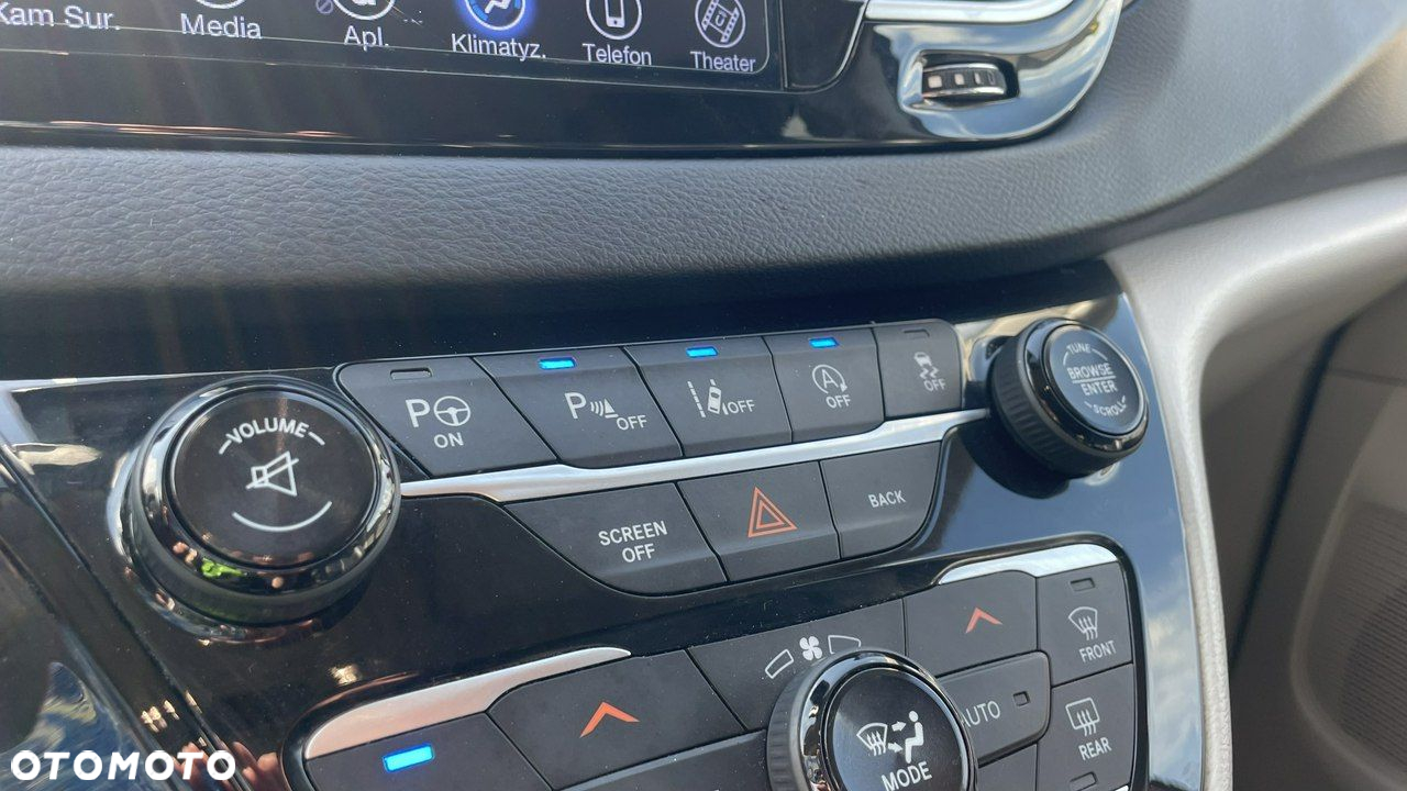 Chrysler Pacifica - 13