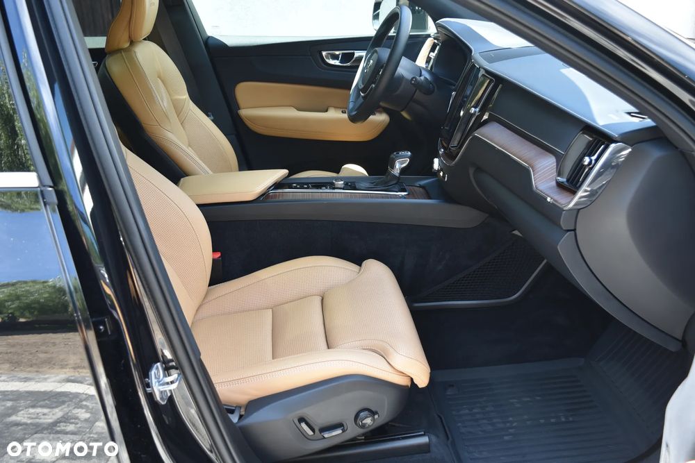 Volvo XC 40 T5 AWD Geartronic Momentum Pro - 25