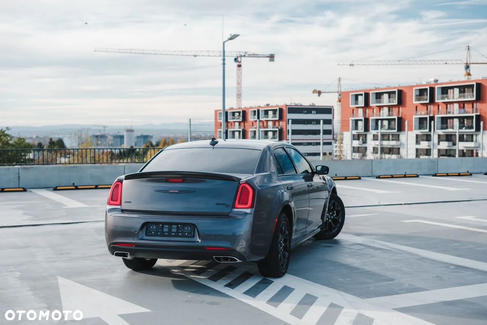 Chrysler 300s - 9