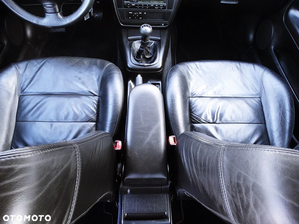 Volkswagen Passat 1.8T Comfortline - 23