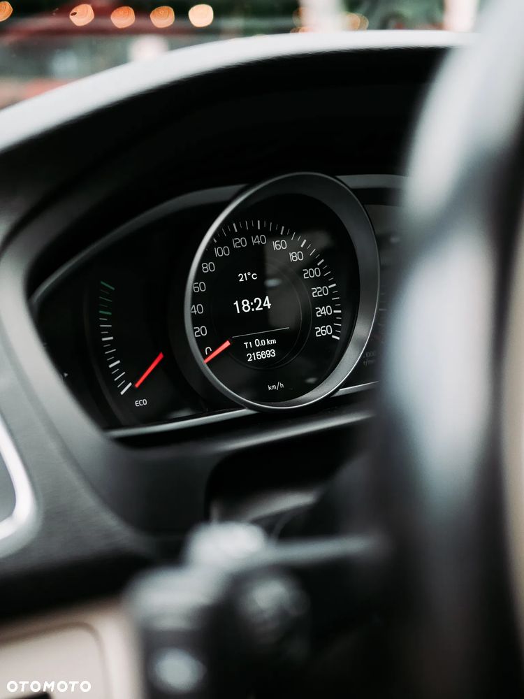 Volvo V40 D2 Drive-E Momentum - 11