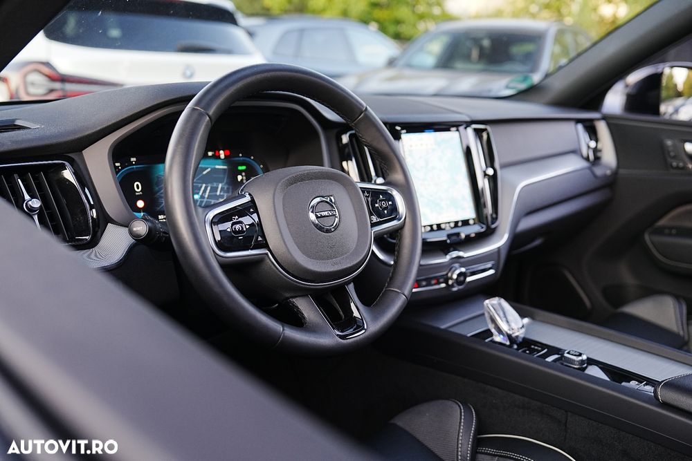 Volvo XC 60 Recharge T6 Twin Engine eAWD R-Design Expression - 31