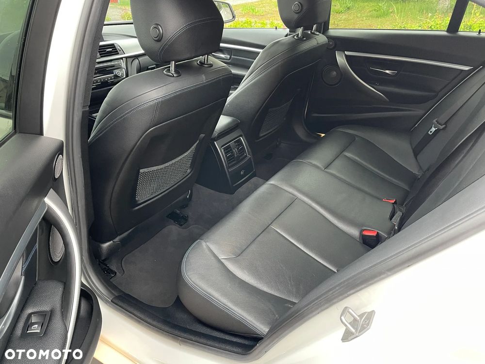BMW Seria 3 330e iPerformance M Sport - 31