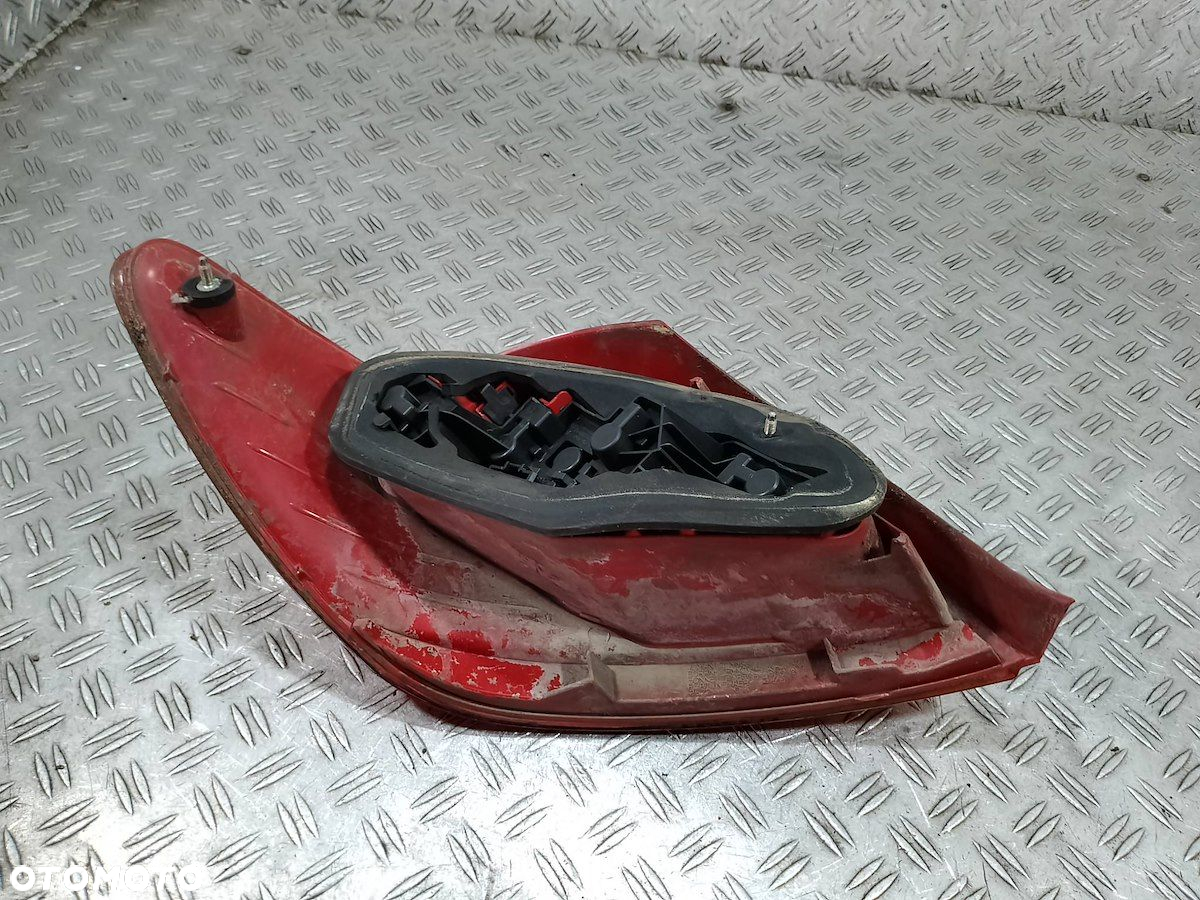 LAMPA TYLNA PRAWA PEUGEOT 307 LIFT 557674 HATCHBACK - 6