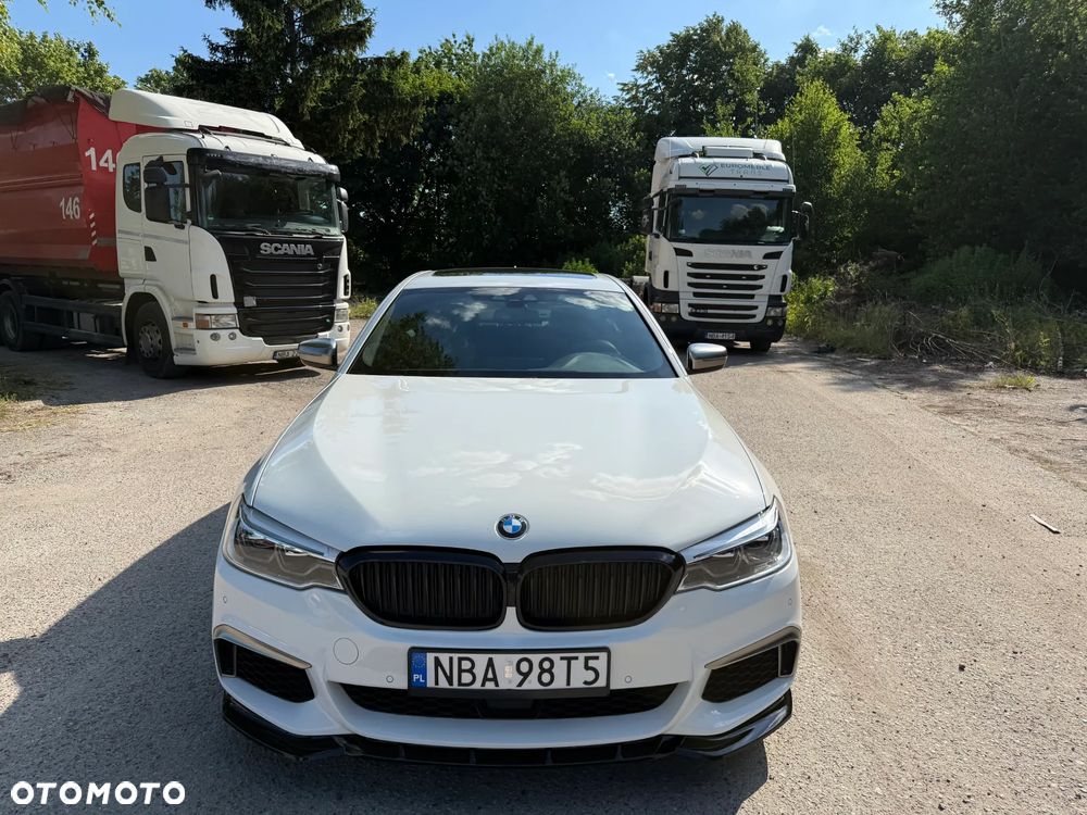 BMW Seria 5 M550i xDrive - 4
