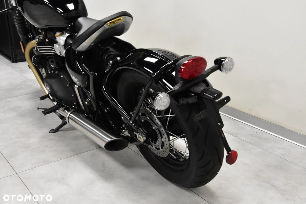 Triumph Bonneville Bobber - 14