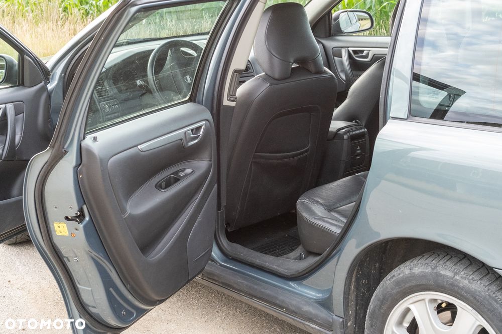 Volvo V70 2.4 D5 AWD - 14