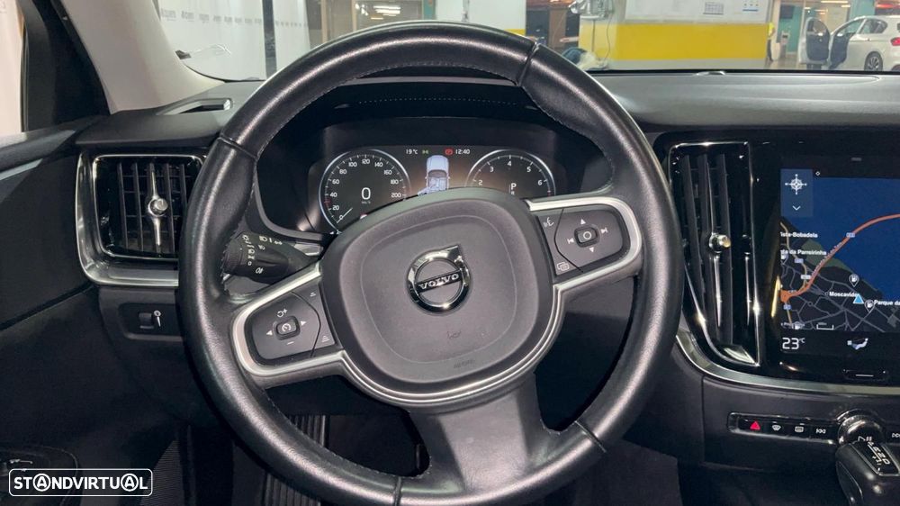 Volvo V60 2.0 T4 Momentum Plus - 27