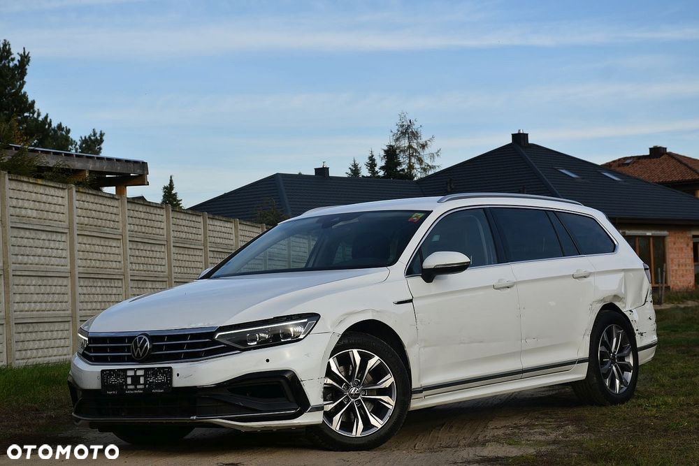 Volkswagen Passat Variant 2.0 TDI SCR DSG 4Motion Elegance - 9