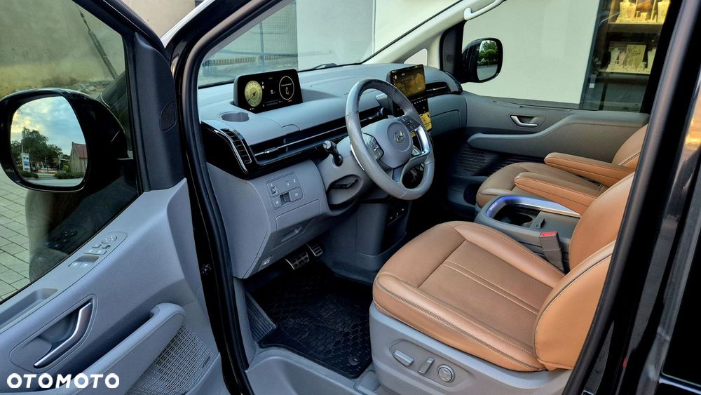 Hyundai Staria 2.2 CRDi Allrad Signature - 13