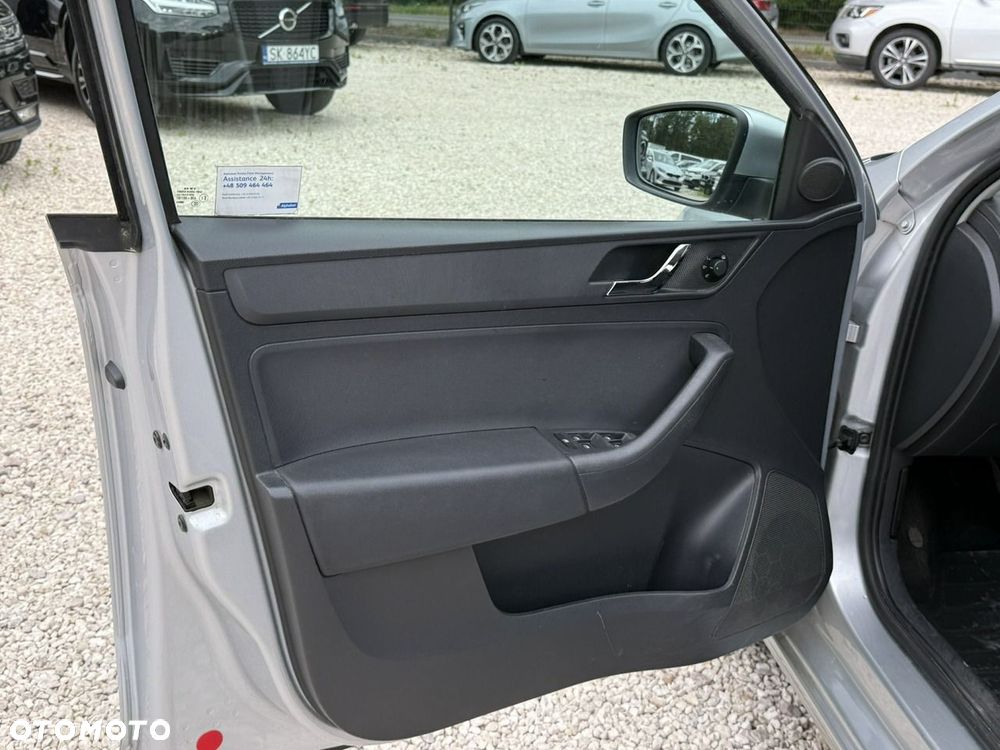 Skoda RAPID - 12