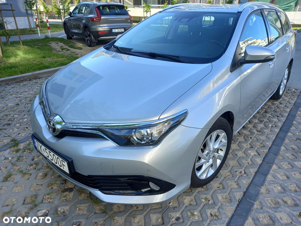 Toyota Auris 1.6 Premium - 2