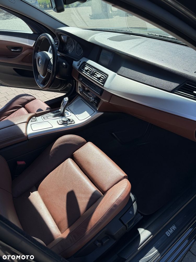 BMW Seria 5 520d xDrive - 13