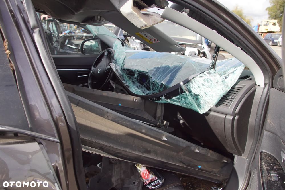 Auto na części - Citroen C4 Aircross 1.6 HDI 114 KM 9H05 F6MBC1ABZ KTZ 2015R Silnik Skrzynia Drzwi Błotnik Szyba Lusterko Klamka Lampa Deska Kokpit Sterownik Moduł Czujnik Licznik Kierownica Panel - 14