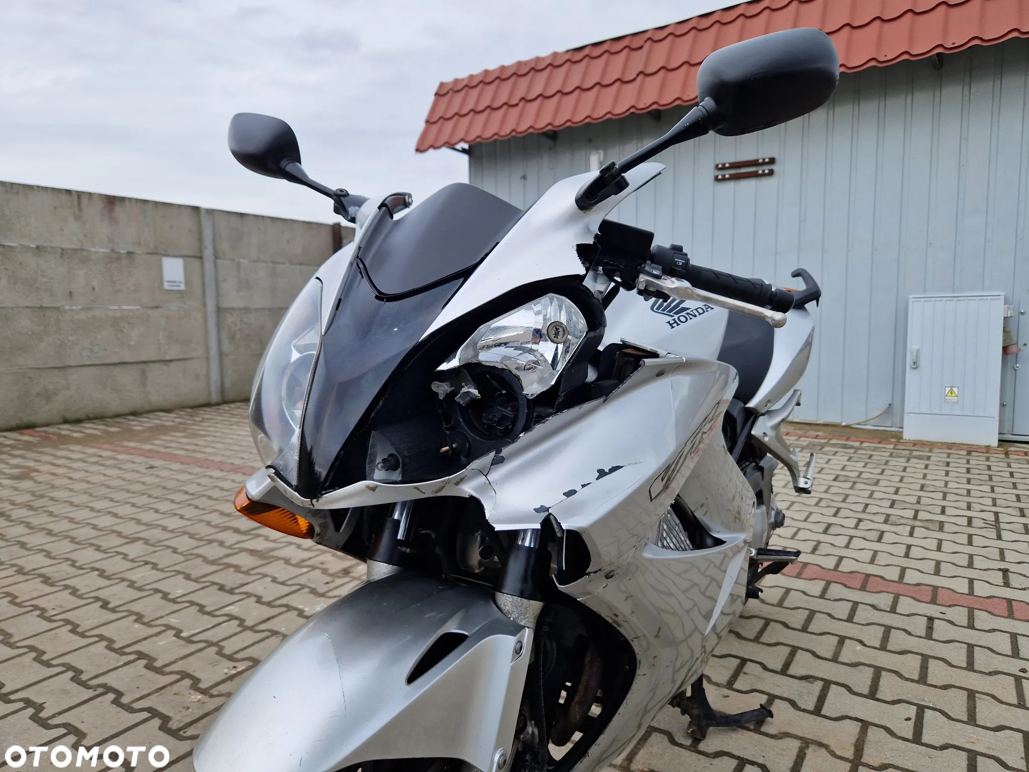 Honda VFR - 14