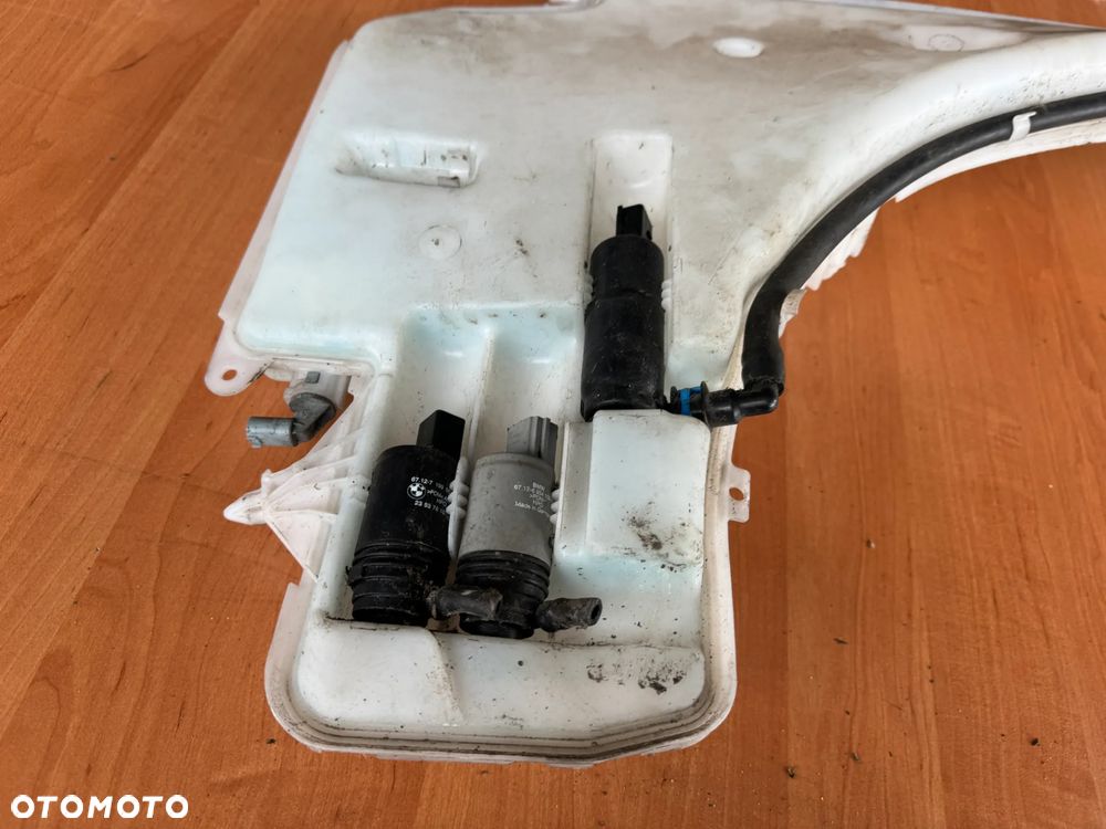 Zbiornik płynu spryskiwaczy bmw E90 E91 7068996 - 3